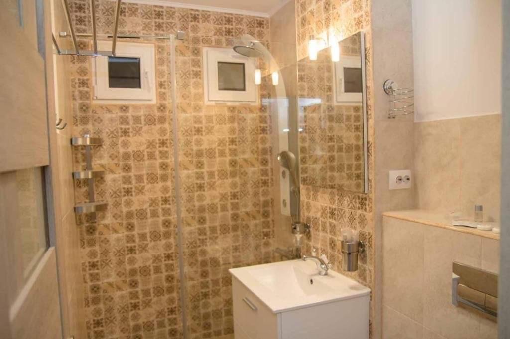 Colonial Touch Apartament Braşov Eksteriør billede